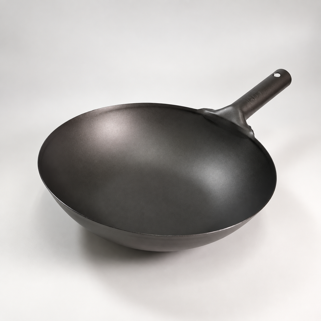 2700215 長谷元 純チタン北京鍋 30cm 斜めから見た鍋全体