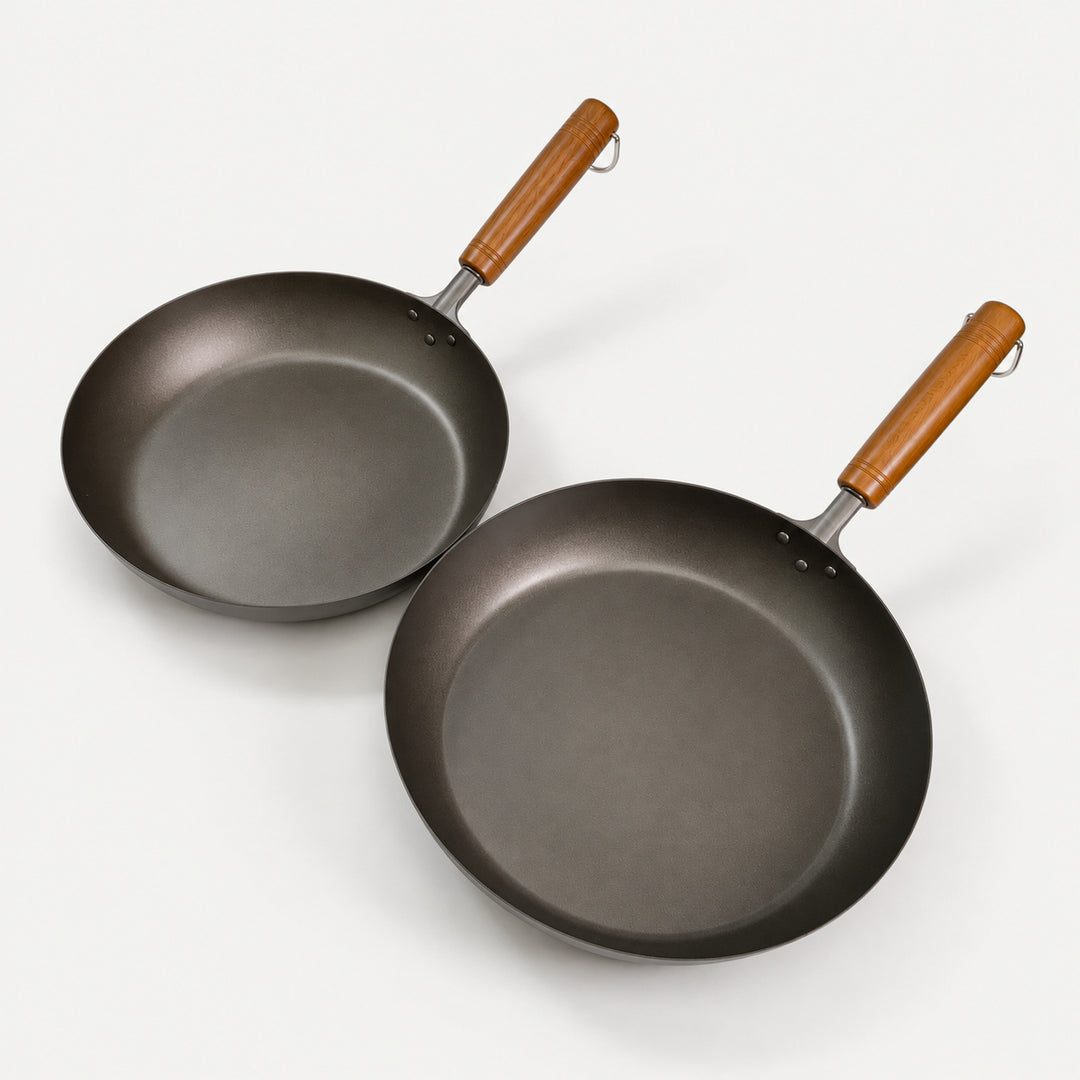 チタン 木柄フライパン26cm（品番2700222）と28cm（品番2700223）のサイズ比較