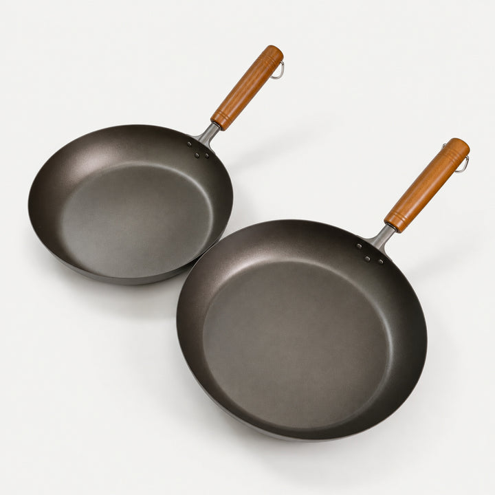 チタン 木柄フライパン26cm（品番2700222）と28cm（品番2700223）のサイズ比較