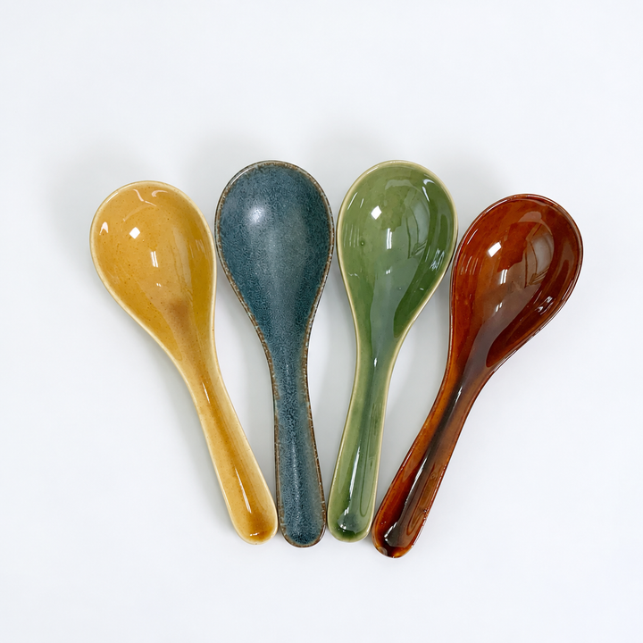 萬古焼レンゲ15cm 4色比較。左からブラウン2702372、群青2702373、織部2702374、飴釉2702371